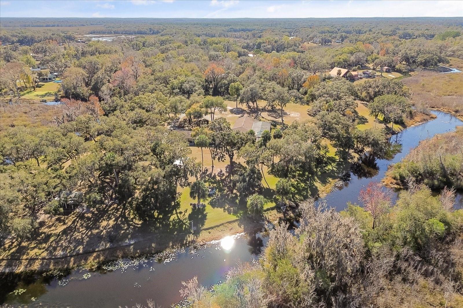 Listing photo id 46 for 1423 Lagoon Point