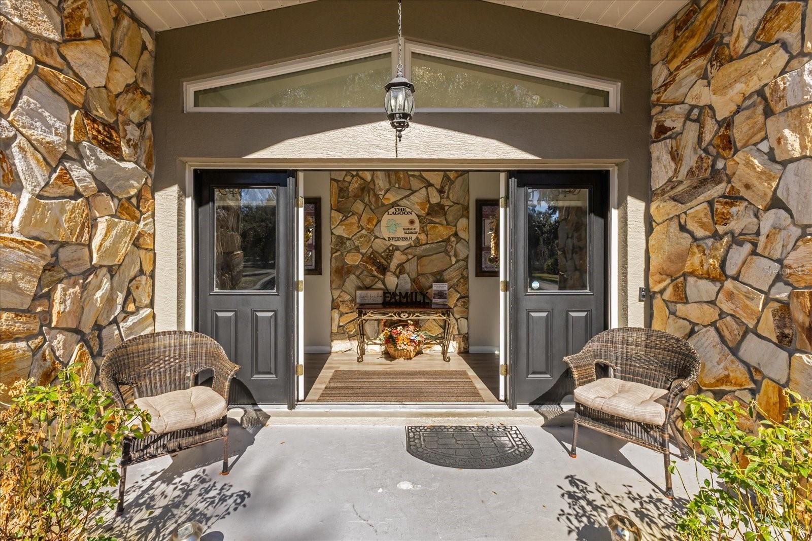 Listing photo id 3 for 1423 Lagoon Point