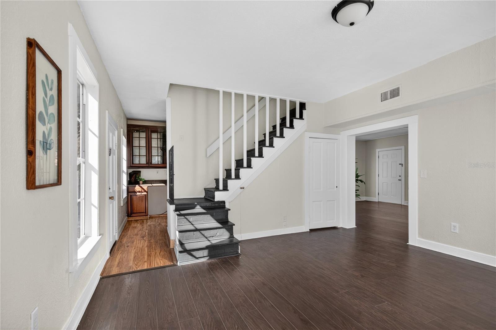 Image 11 of 61 For 922 Washington Avenue