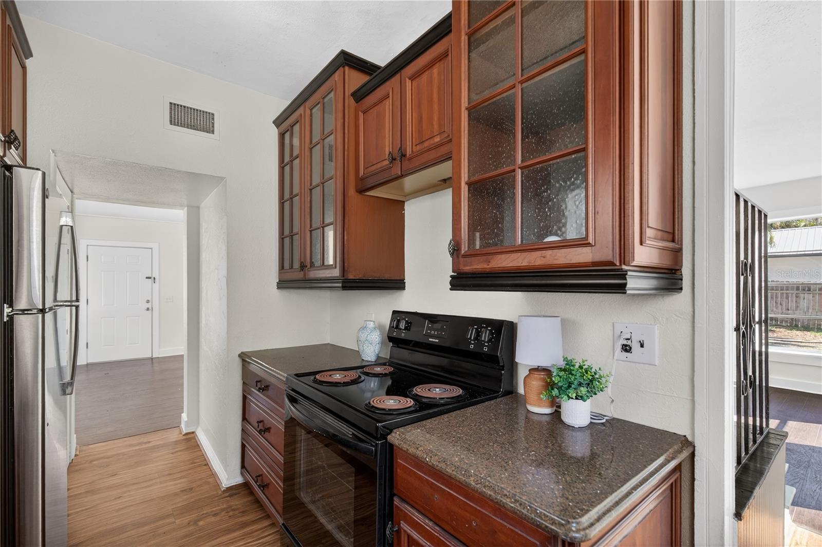 Image 16 of 61 For 922 Washington Avenue