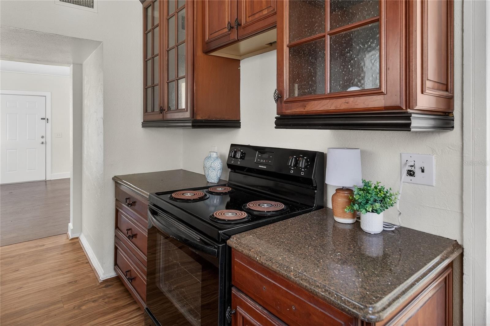 Image 17 of 61 For 922 Washington Avenue