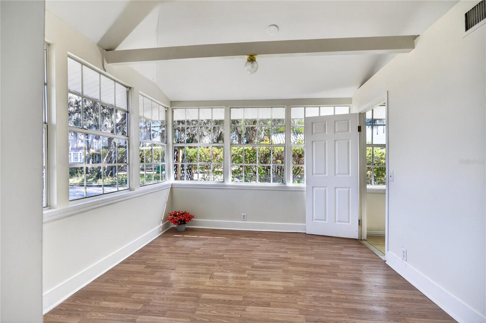 Image 19 of 61 For 922 Washington Avenue