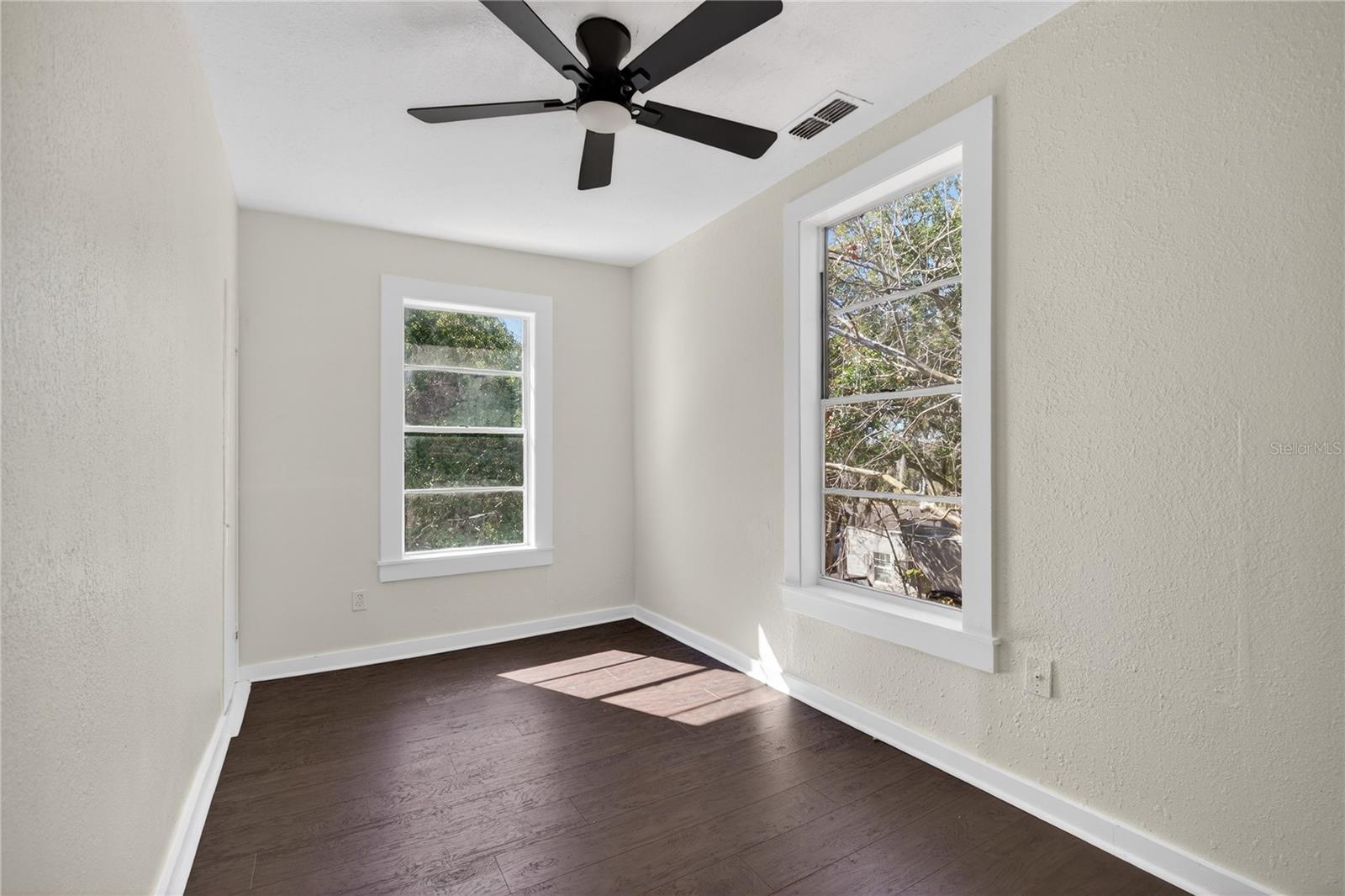 Image 28 of 61 For 922 Washington Avenue