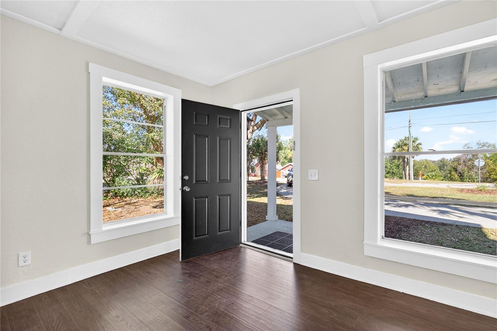 Image 4 of 61 For 922 Washington Avenue