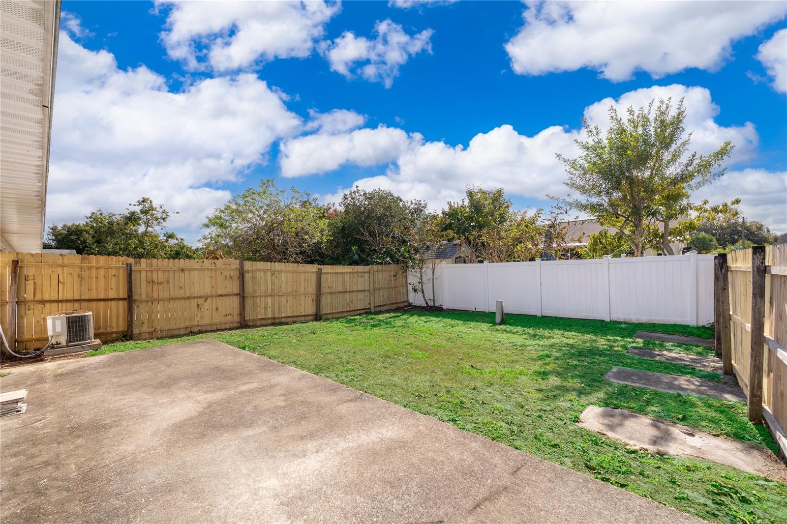 Image 22 of 25 For 8024 Woodduck Drive