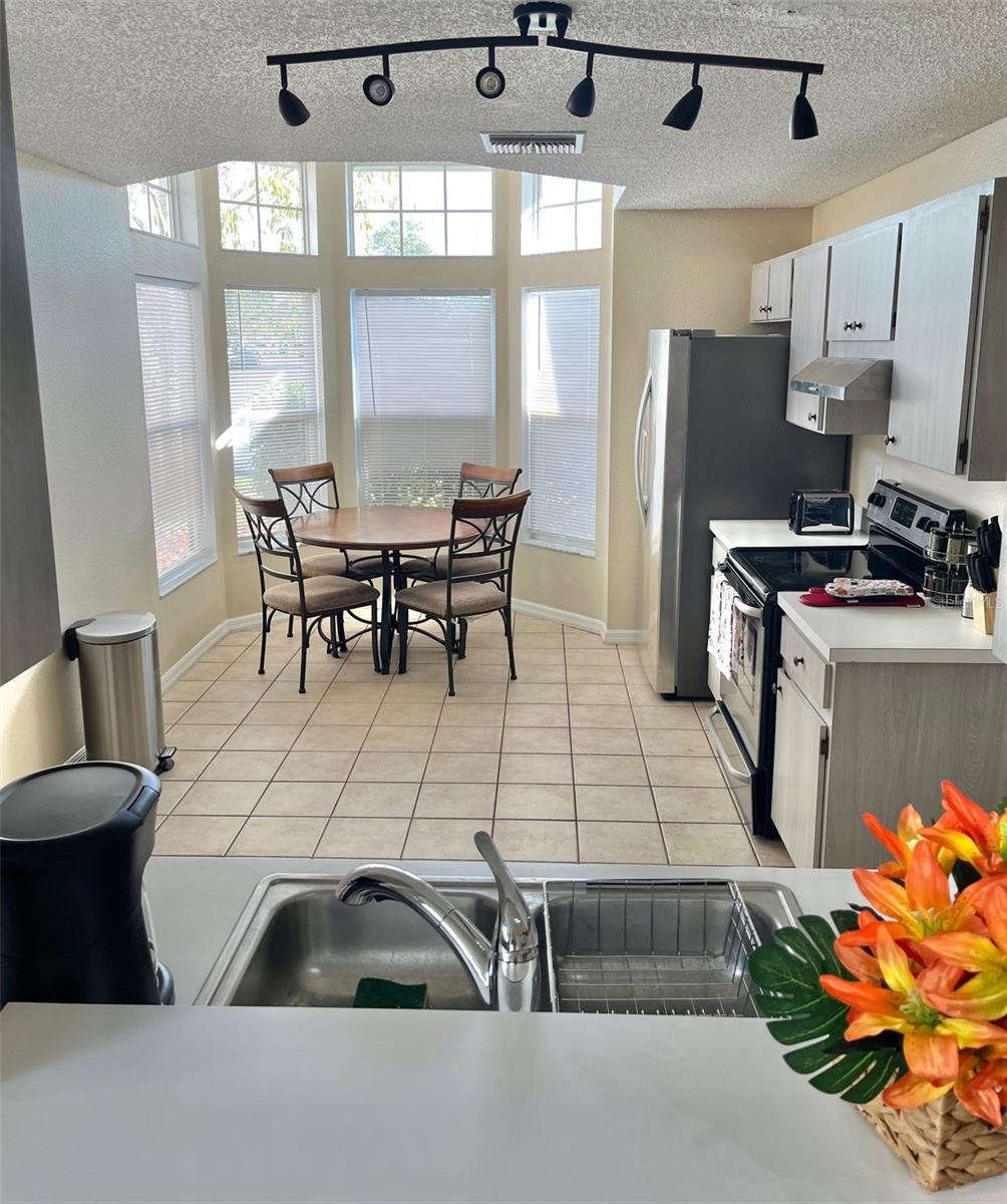 Image 5 of 16 For 2962 Viscount Circle