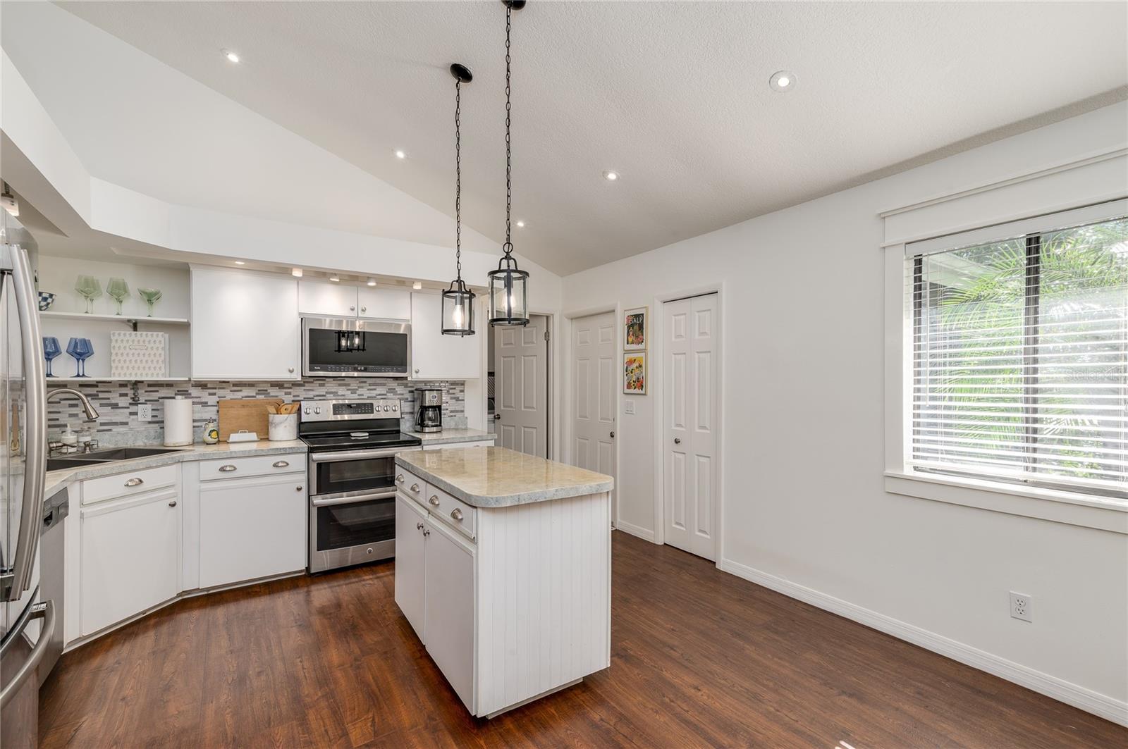 Image 9 of 29 For 958 Southridge Trail