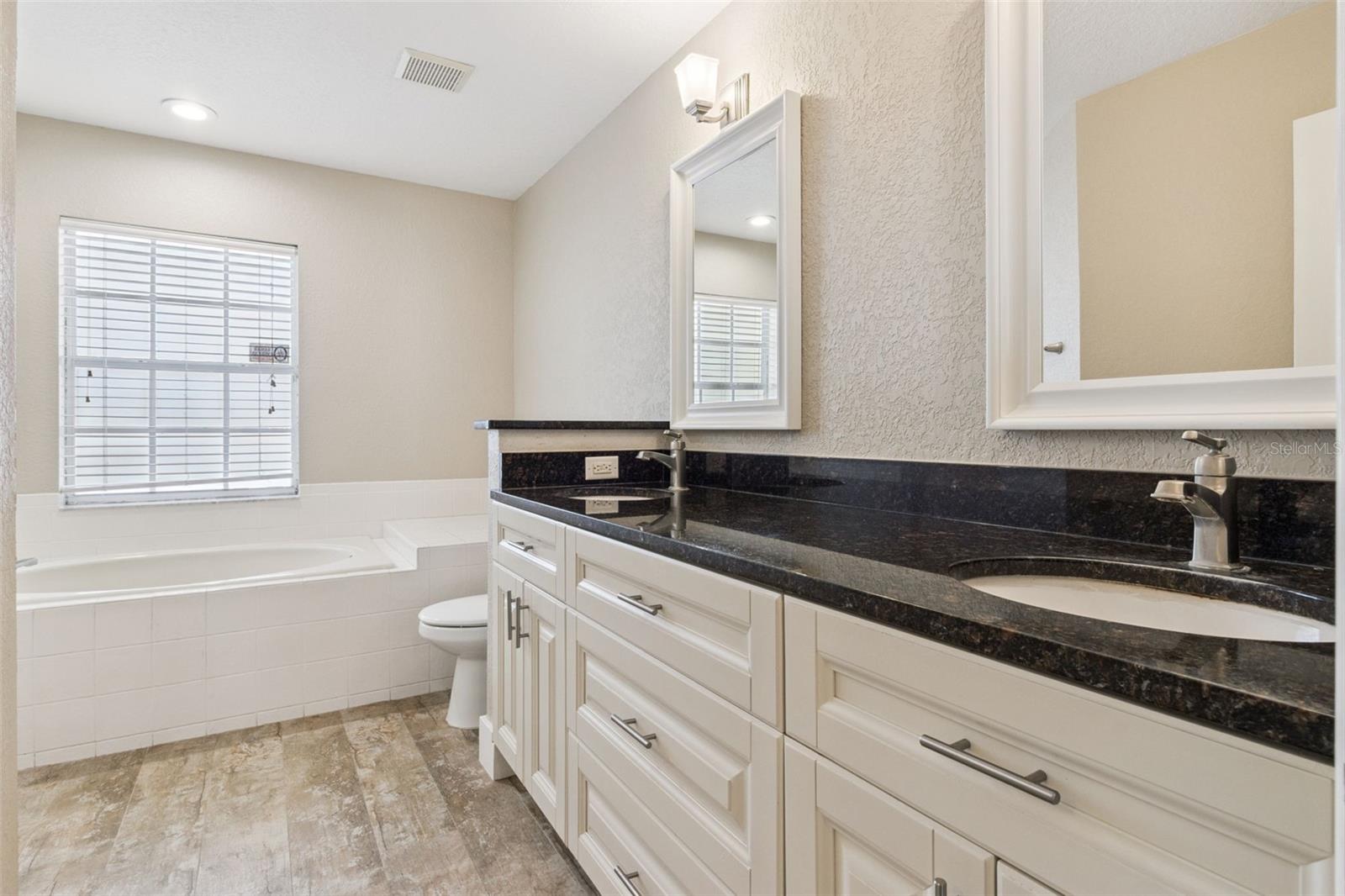 Image 17 of 42 For 2709 Regency Oak Lane