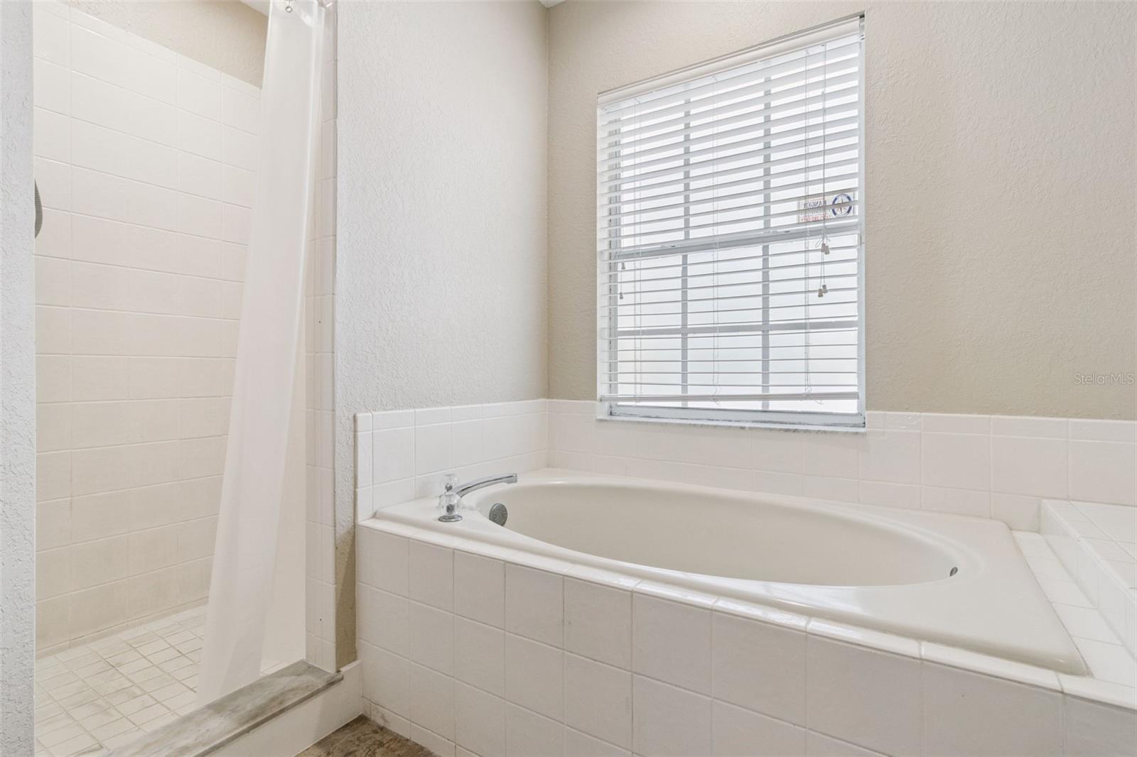 Image 18 of 42 For 2709 Regency Oak Lane