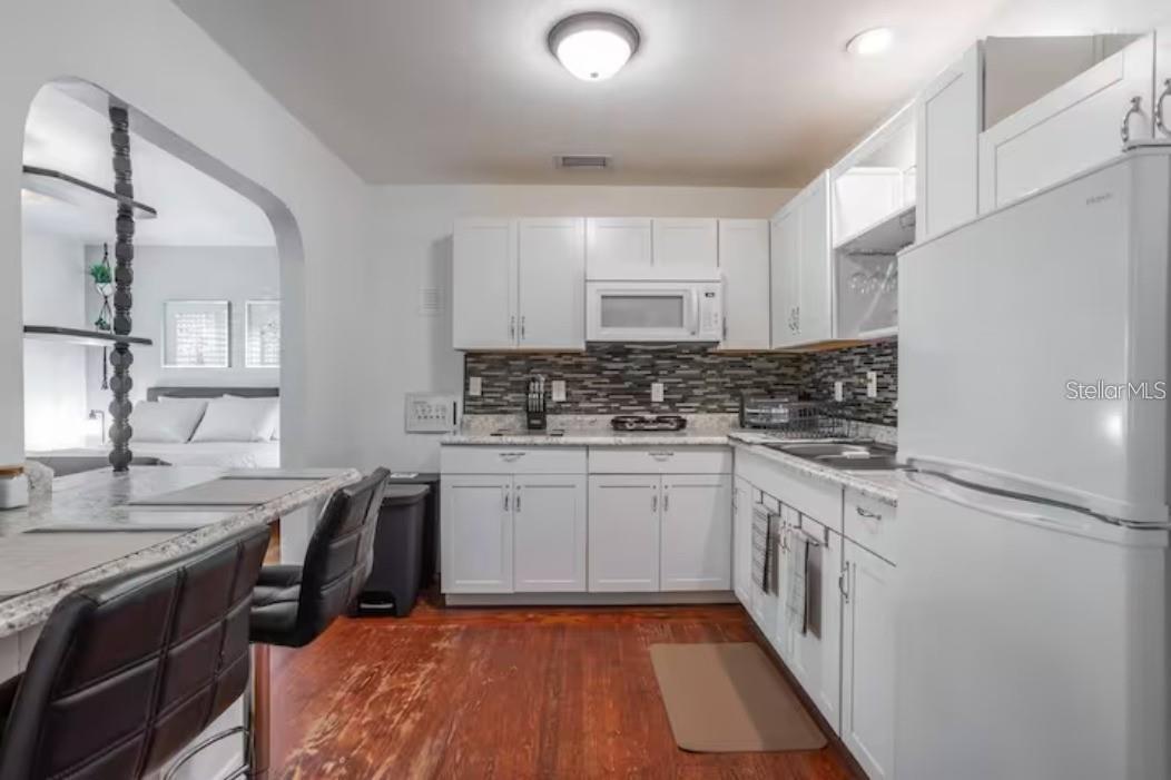 Image 3 of 38 For 3120 Peel Avenue