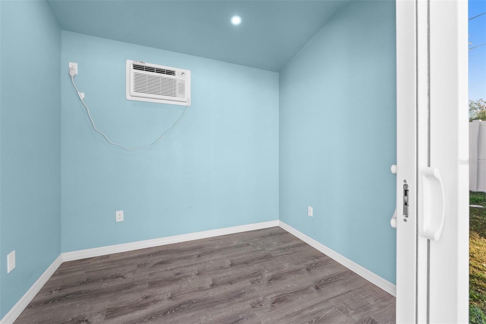 Image 43 of 52 For 4728 Goddard Avenue