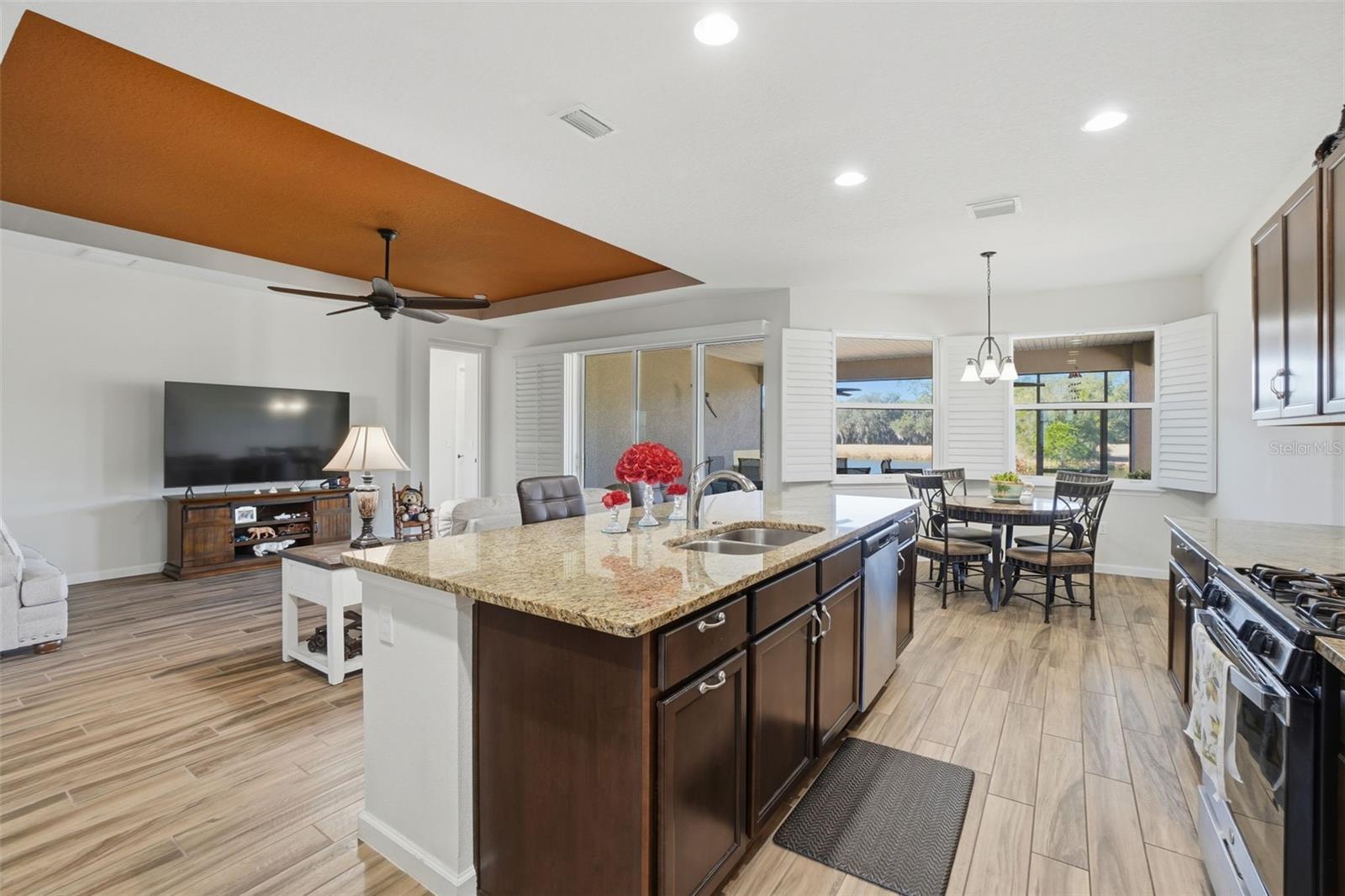 Image 12 of 41 For 1102 Victoria Hills Drive S