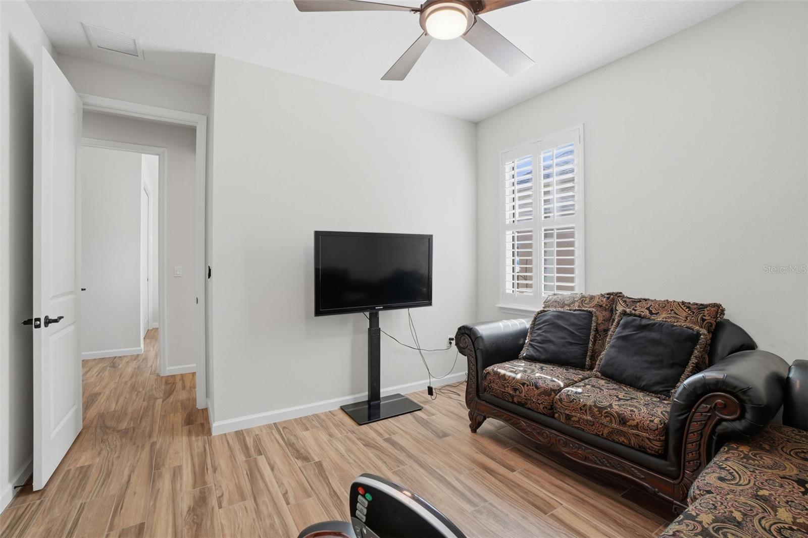 Image 26 of 41 For 1102 Victoria Hills Drive S