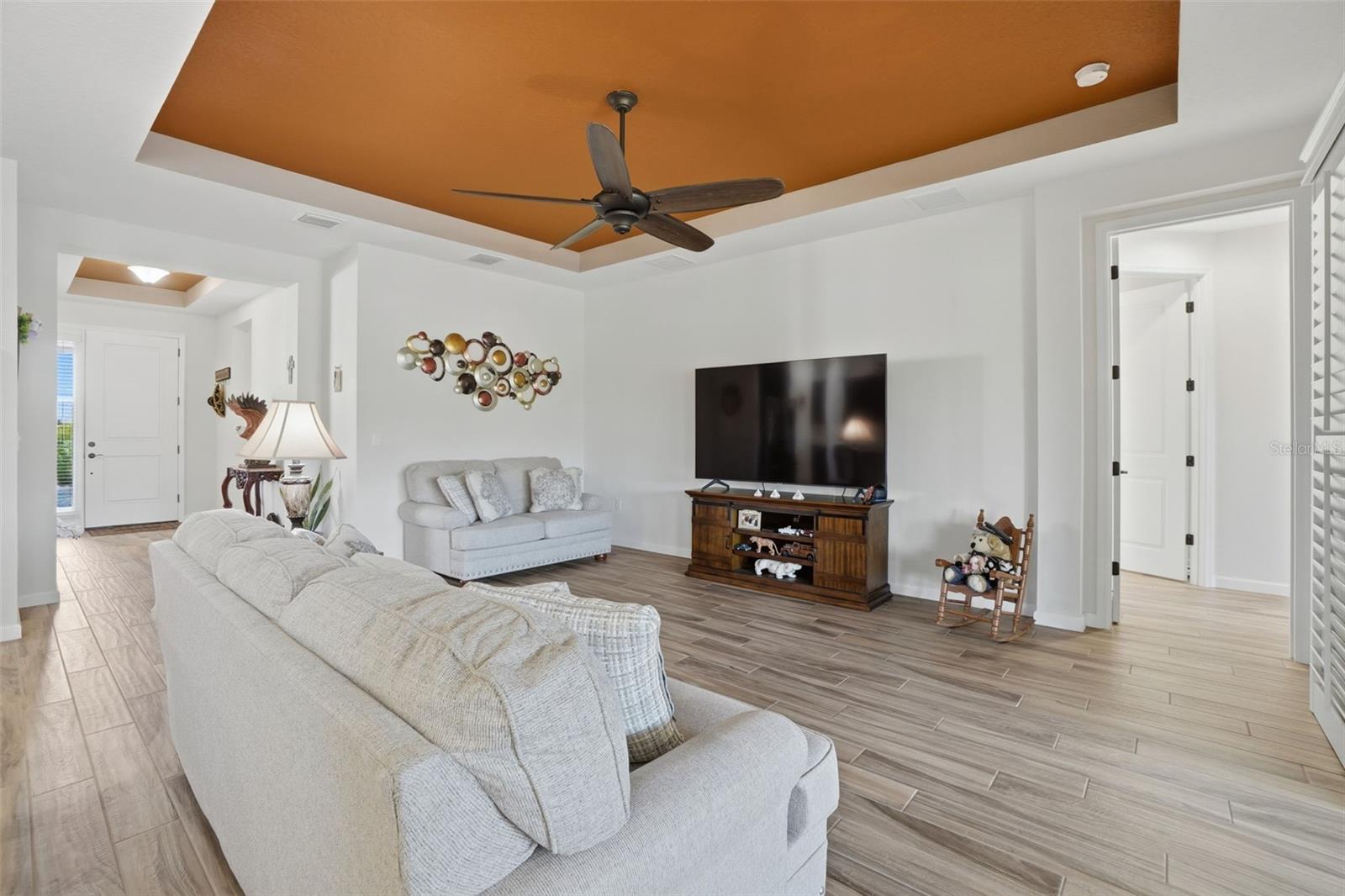 Image 5 of 41 For 1102 Victoria Hills Drive S