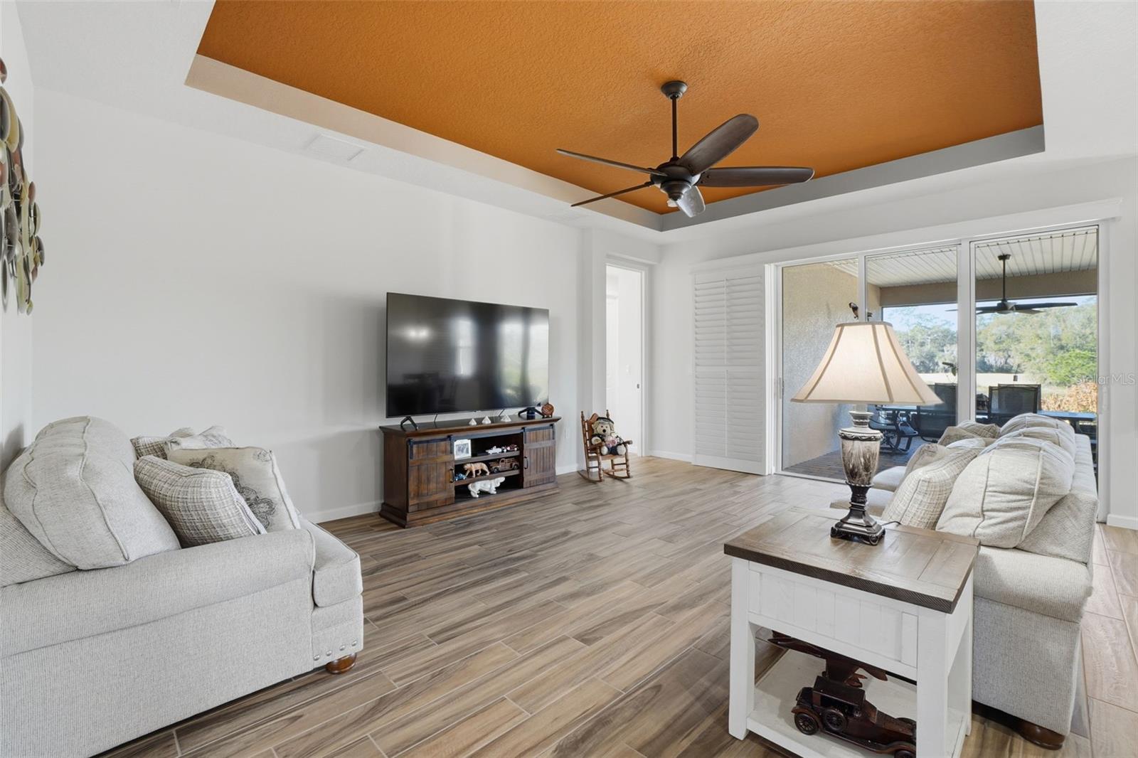 Image 7 of 41 For 1102 Victoria Hills Drive S