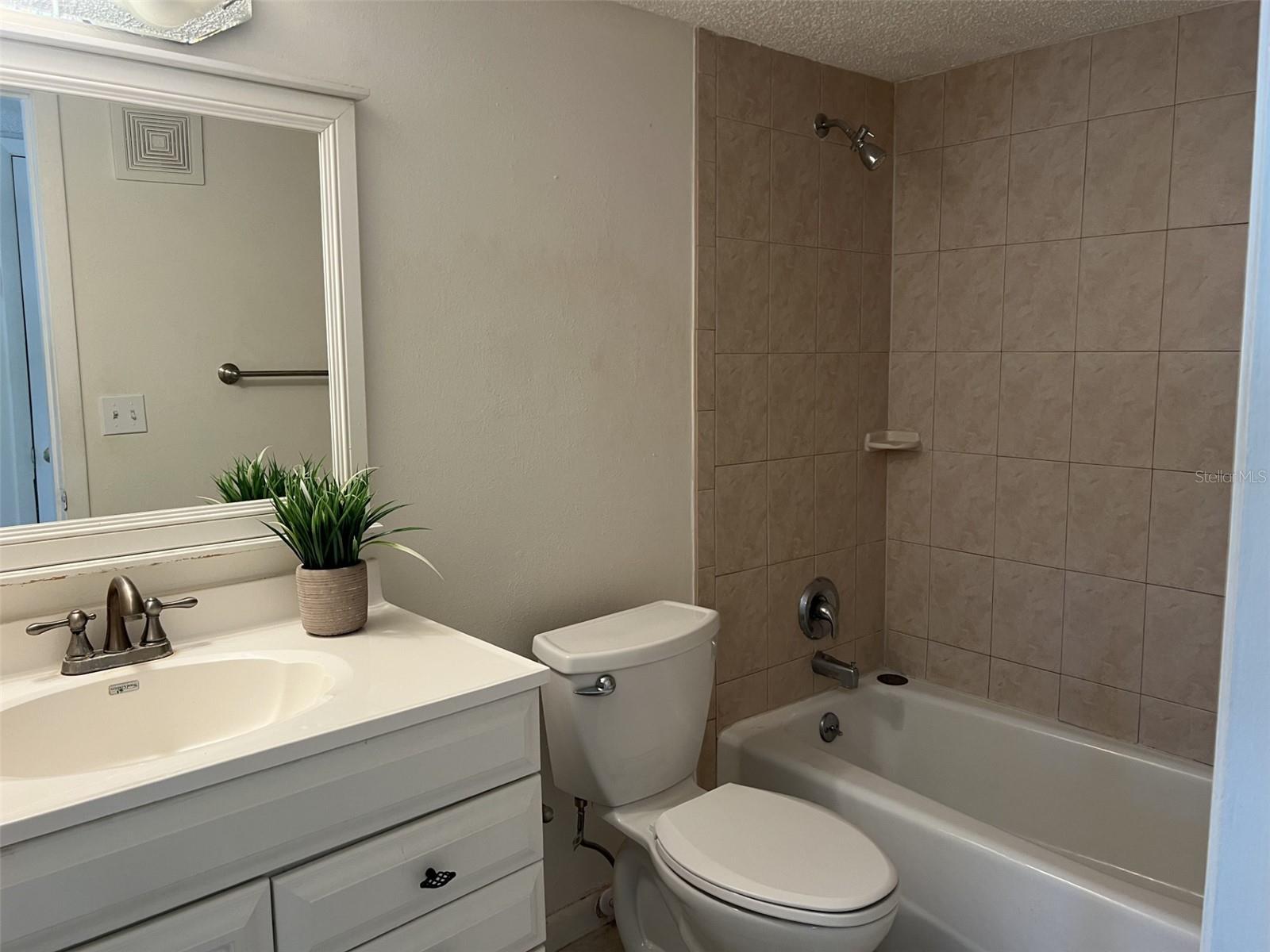 Image 13 of 18 For 200 Saint Andrews Boulevard 2302