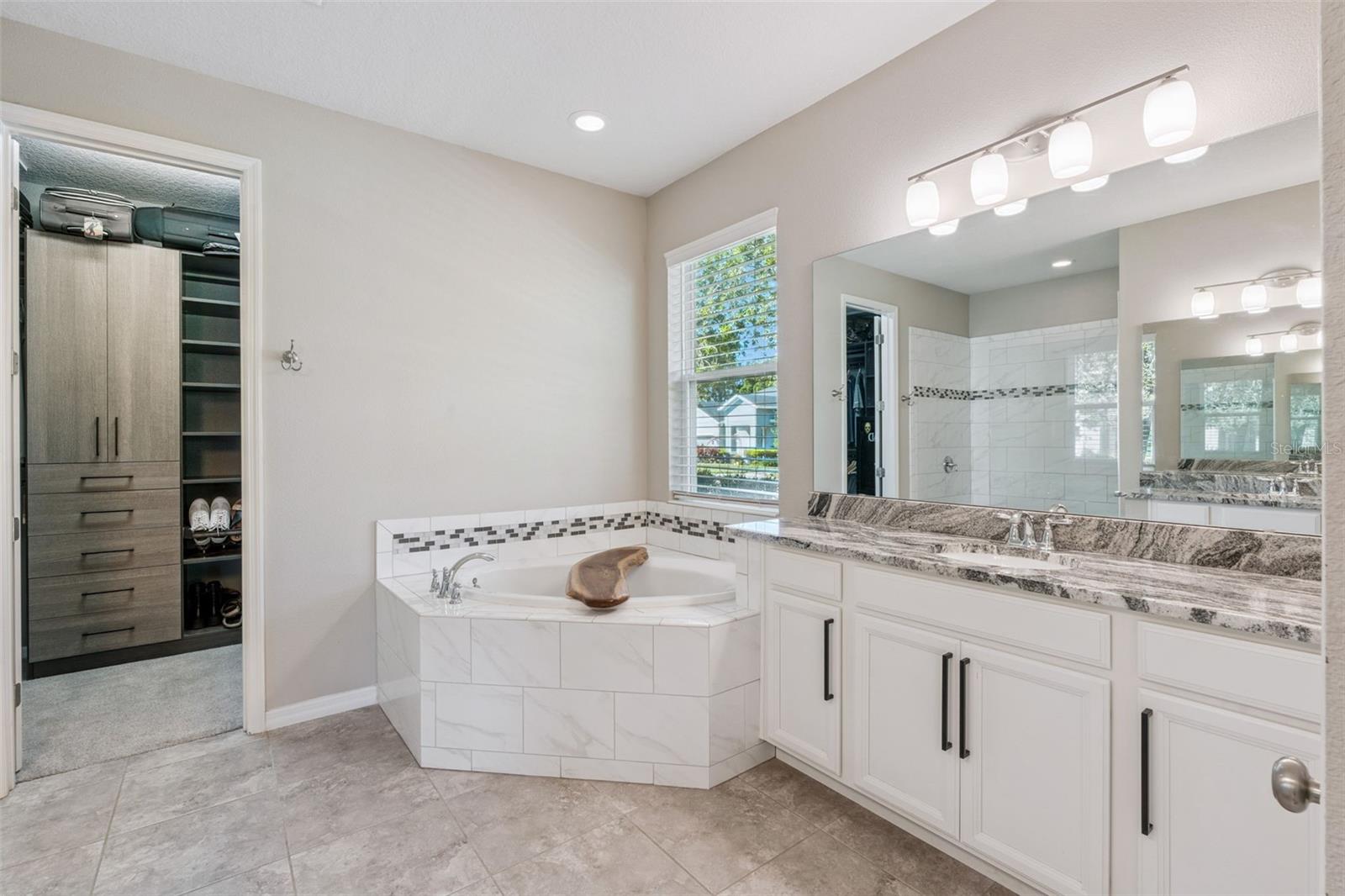 Image 26 of 65 For 220 Lemonleaf Lane