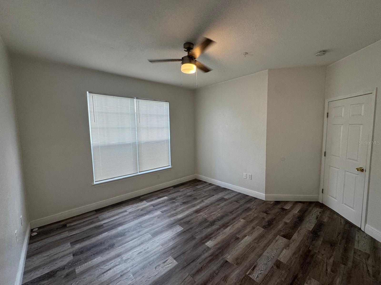 Image 17 of 33 For 5526 P G A Boulevard 4915