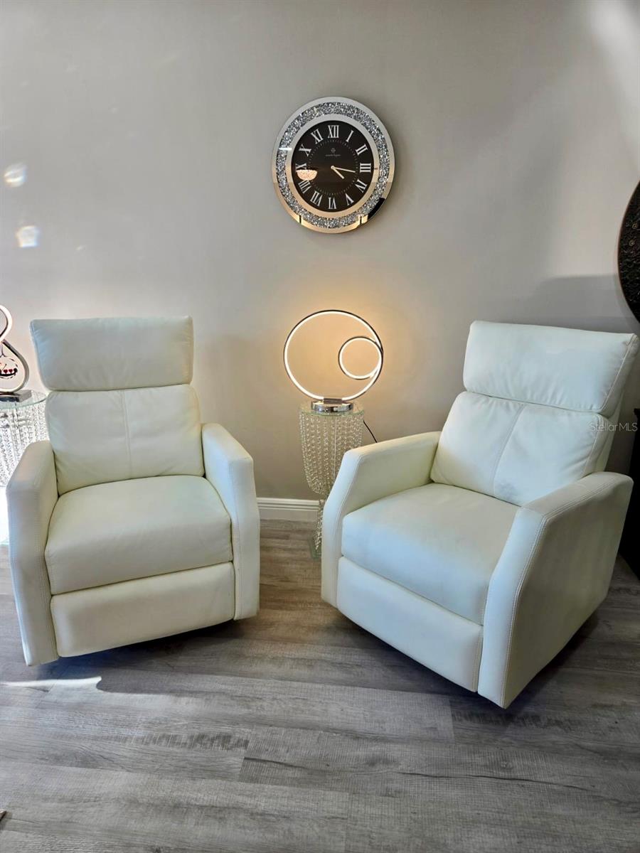 Image 16 of 53 For 630 Lake Blue Drive