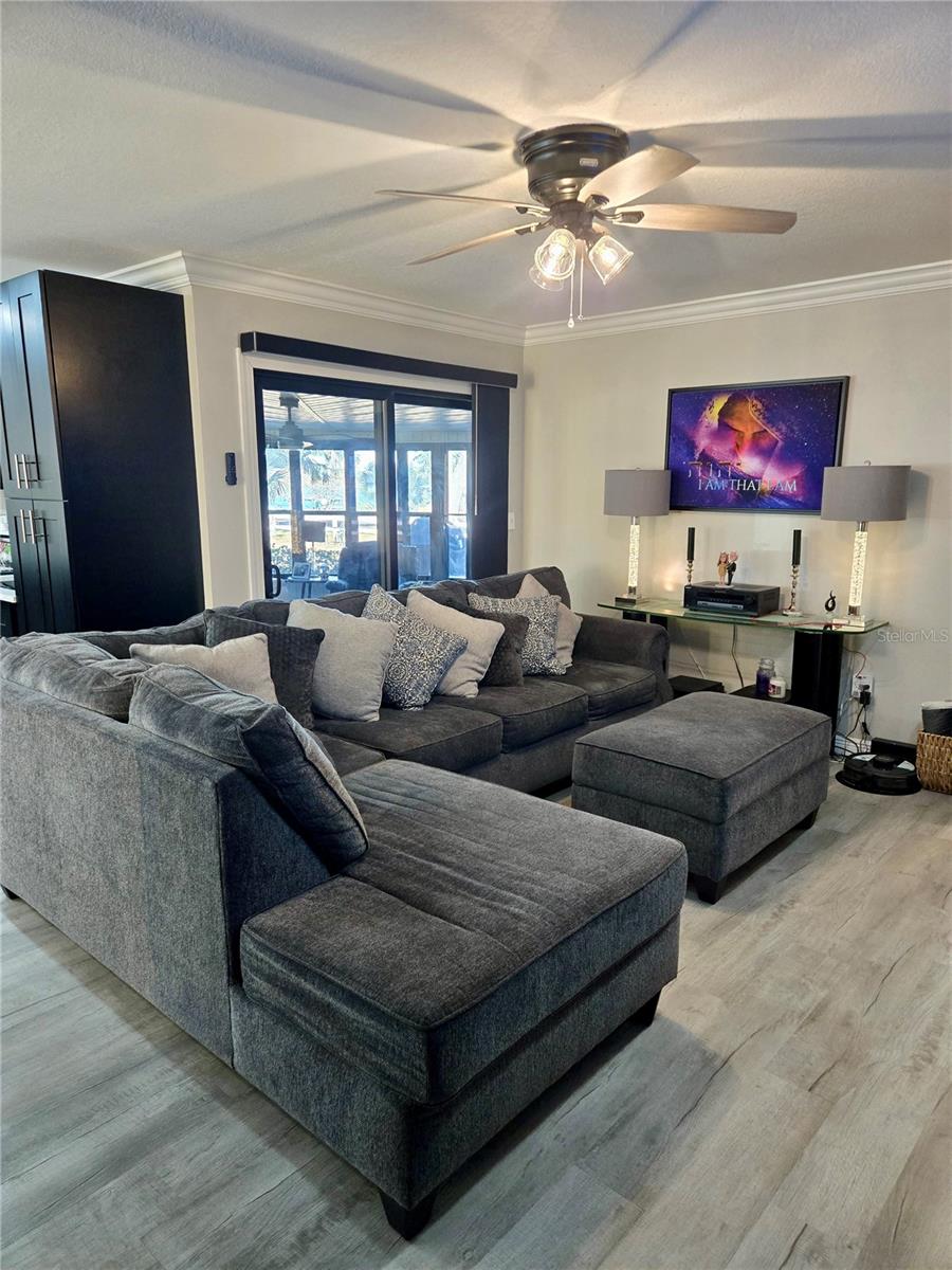 Image 18 of 53 For 630 Lake Blue Drive