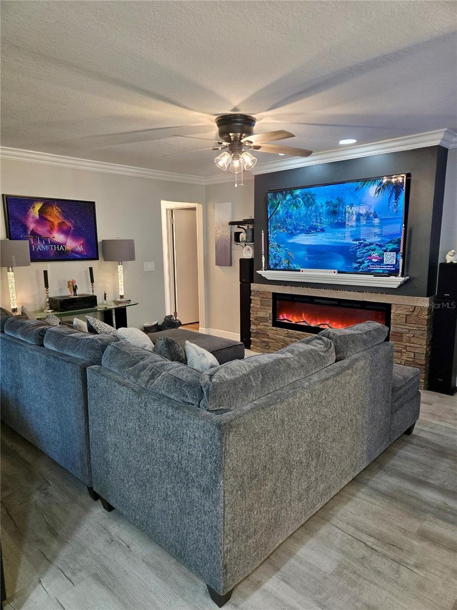 Image 19 of 53 For 630 Lake Blue Drive