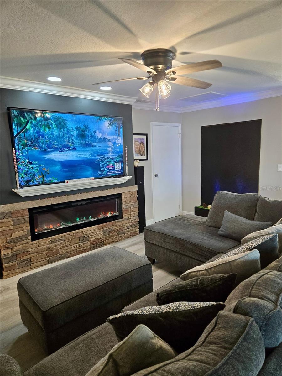 Image 20 of 53 For 630 Lake Blue Drive