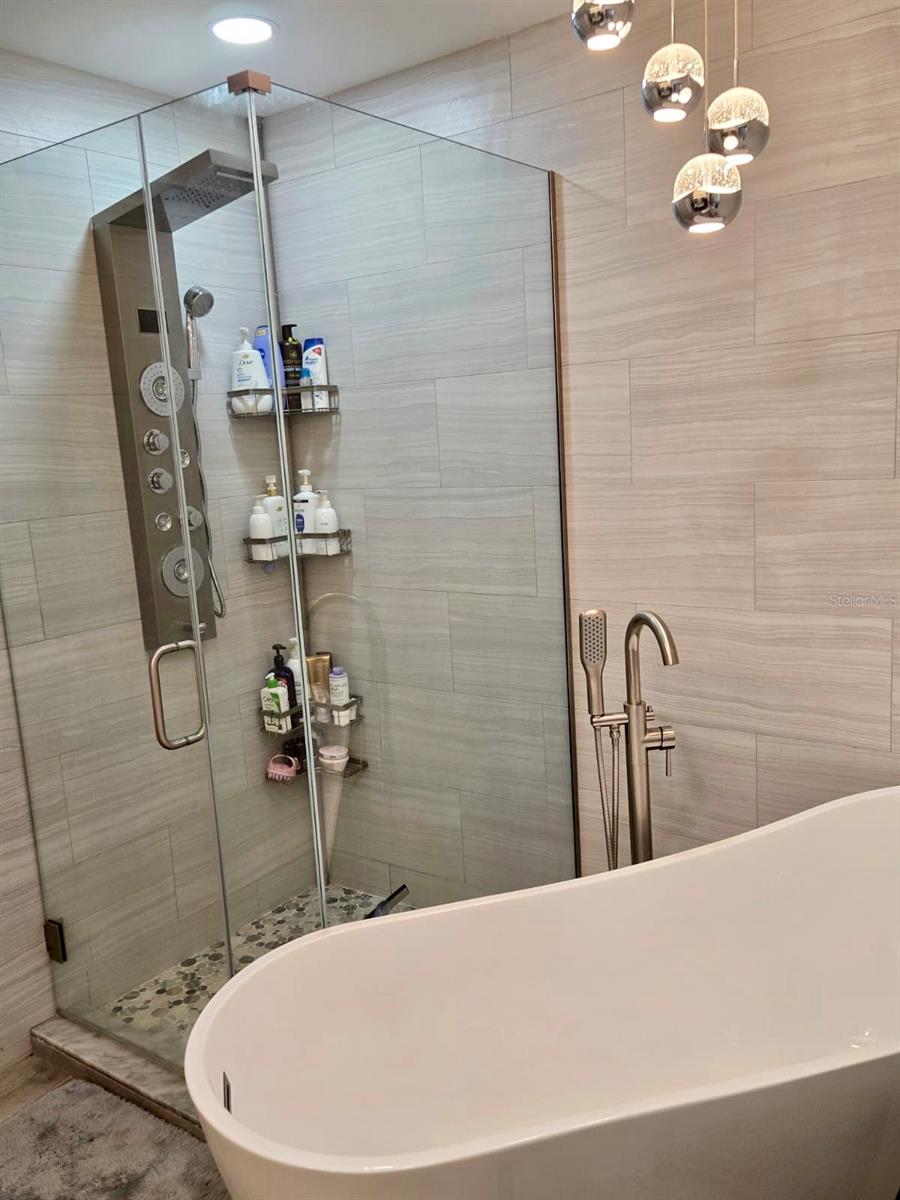 Image 25 of 53 For 630 Lake Blue Drive