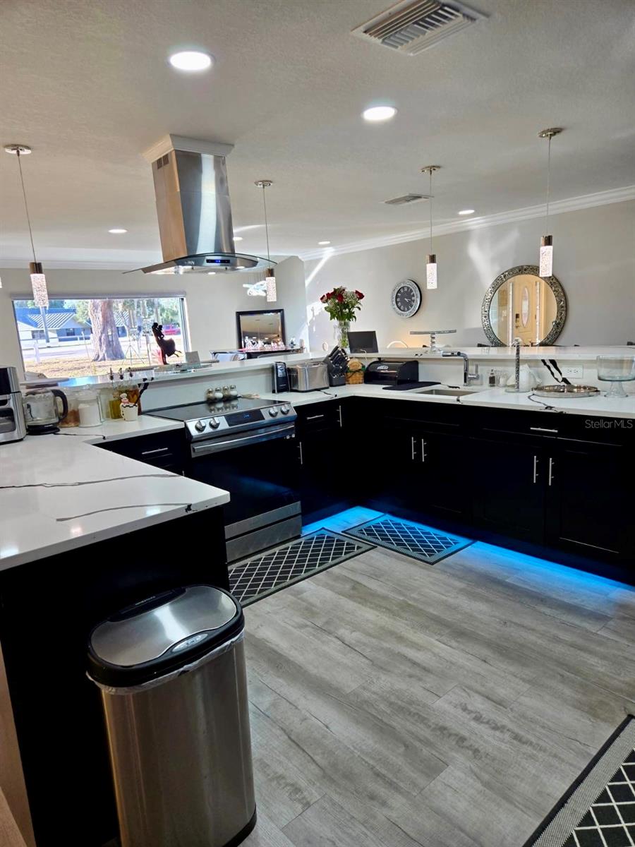 Image 7 of 53 For 630 Lake Blue Drive