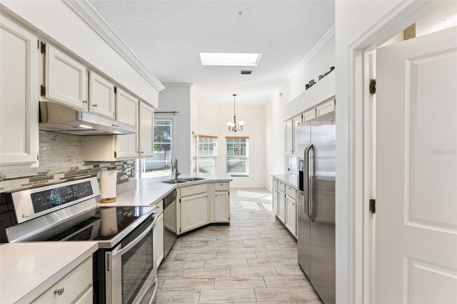 Image 11 of 32 For 11824 Hartfordshire Way