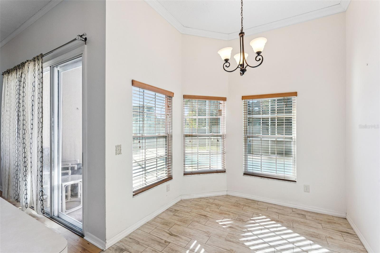 Image 13 of 32 For 11824 Hartfordshire Way