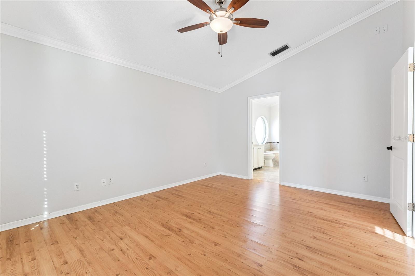 Image 20 of 32 For 11824 Hartfordshire Way