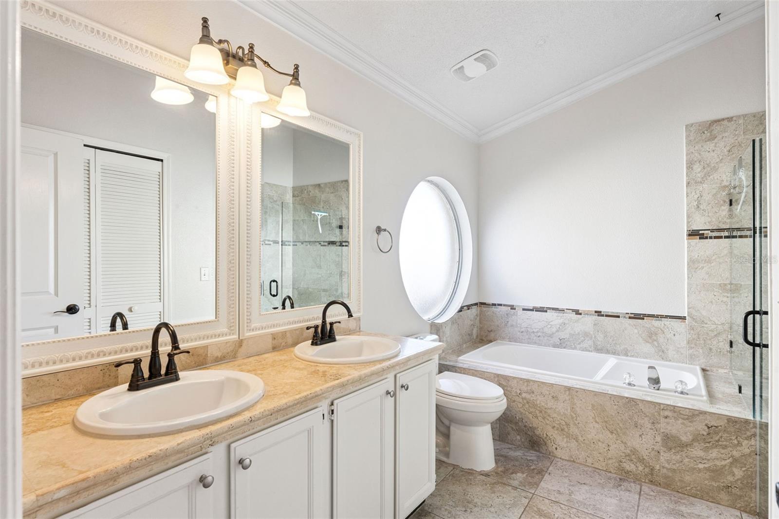 Image 22 of 32 For 11824 Hartfordshire Way