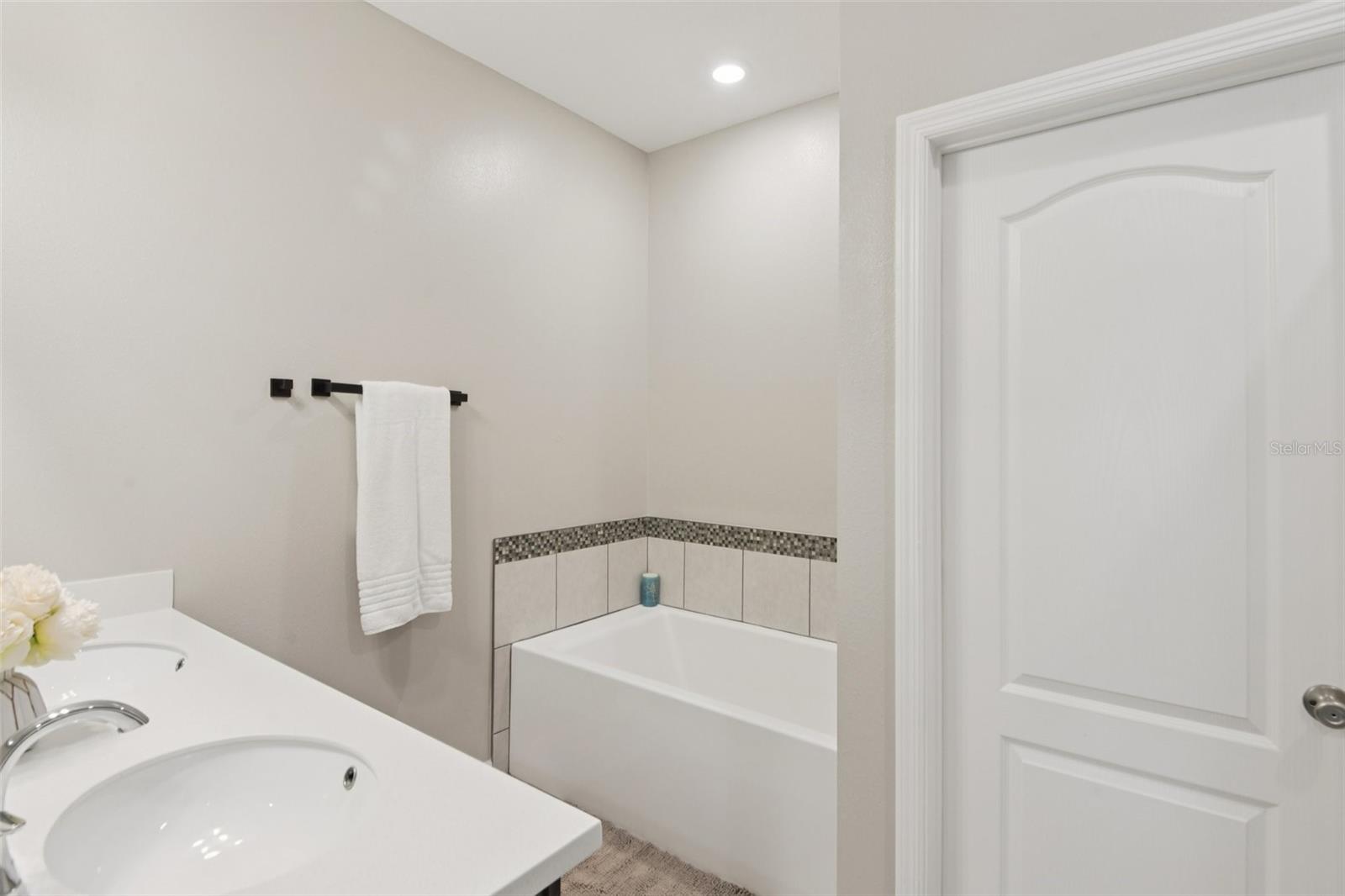 Image 14 of 37 For 21 Mayten Court N