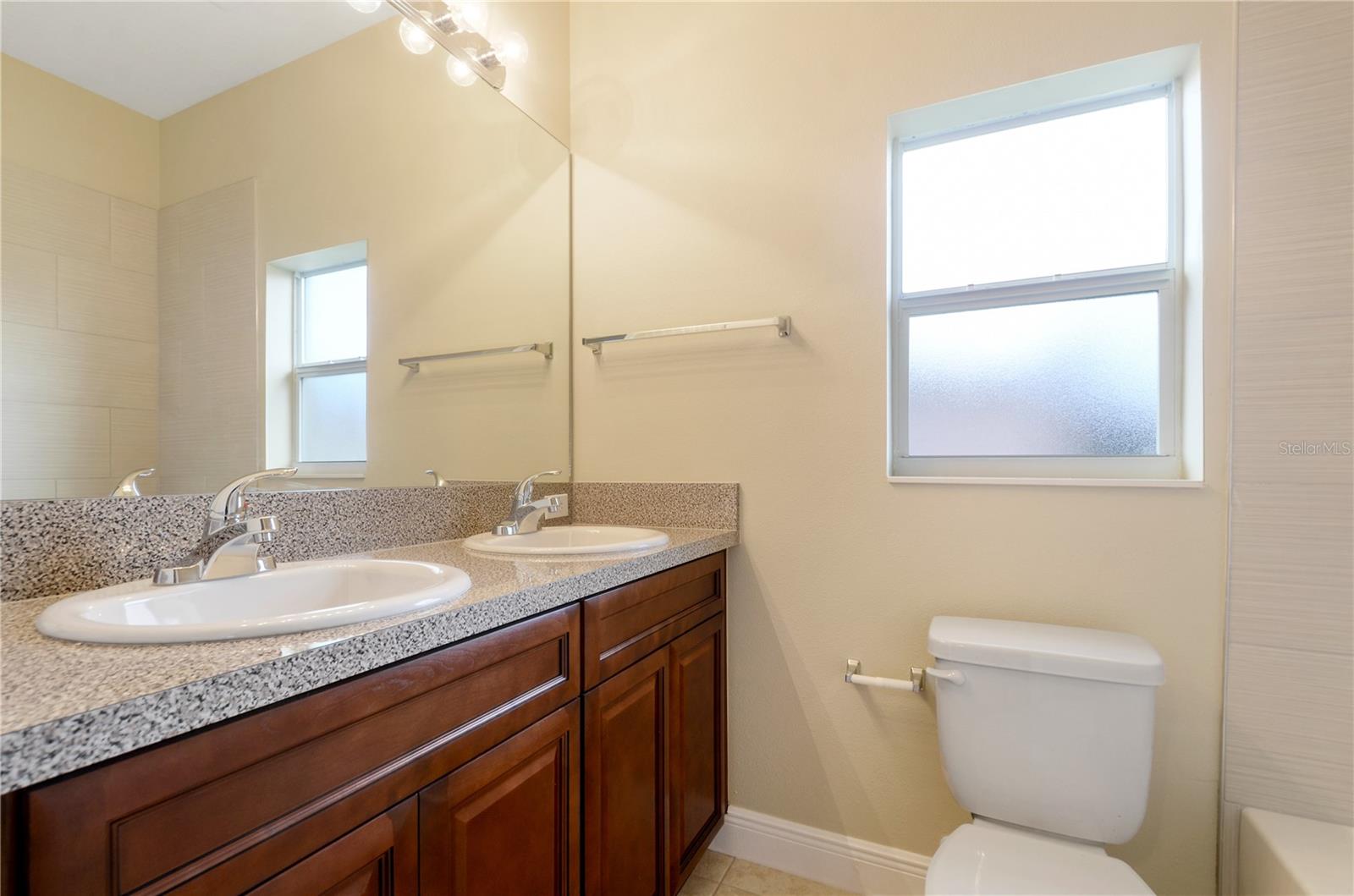 Image 11 of 16 For 411 Blackbird Way B