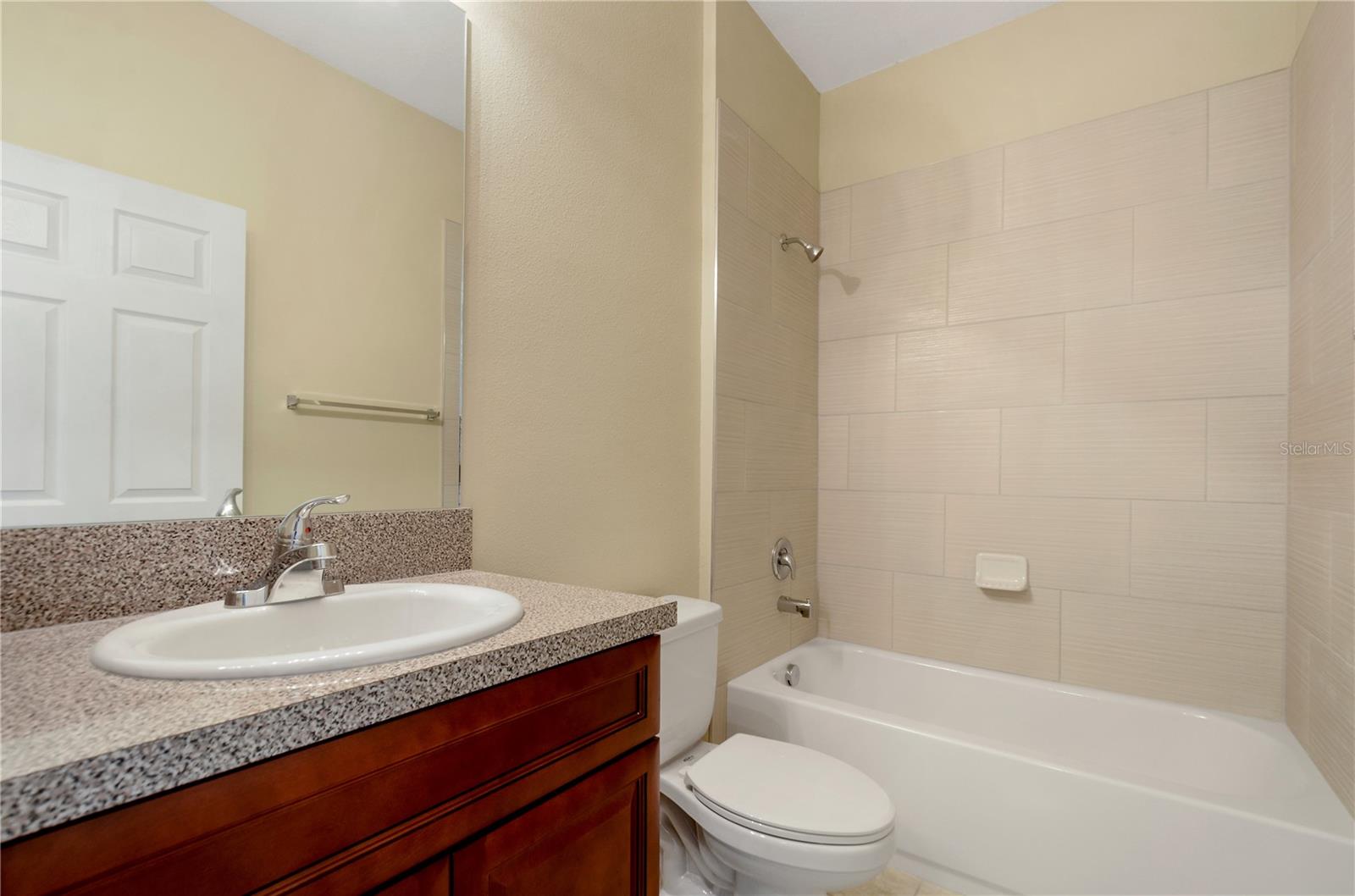 Image 14 of 16 For 411 Blackbird Way B