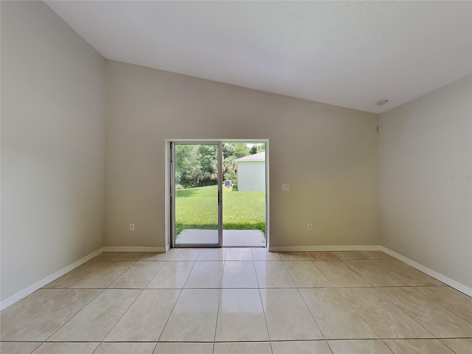 Image 3 of 18 For 10193 Oak Crest Road