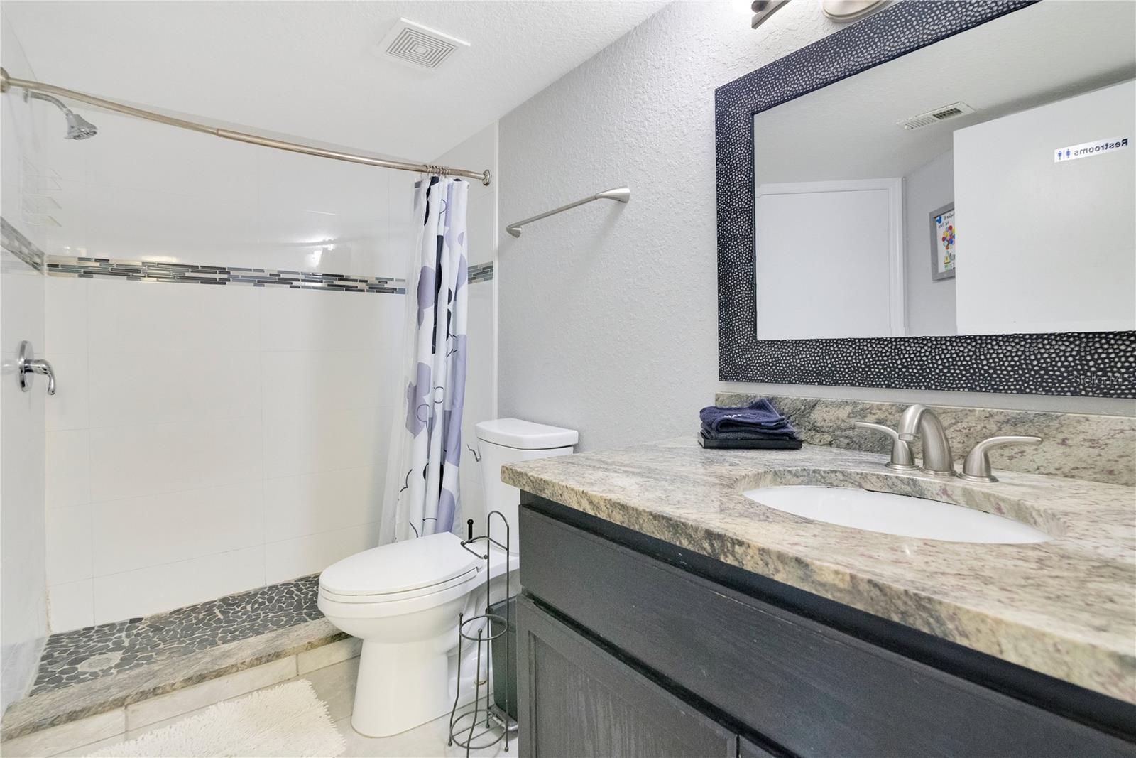 Image 14 of 33 For 4103 Tropical Isle Boulevard 132