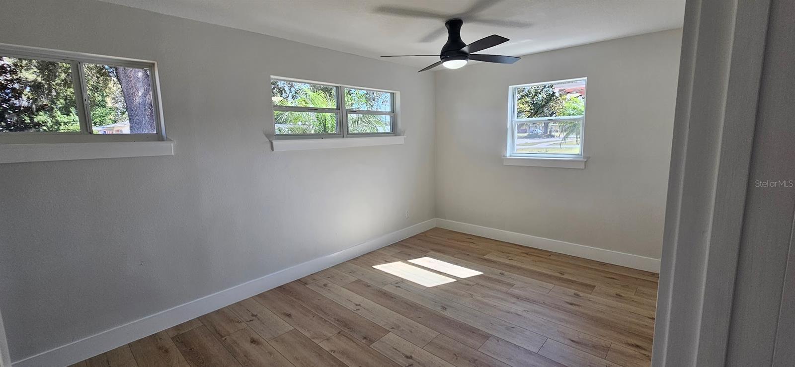 Image 10 of 24 For 410 Oxalis Avenue