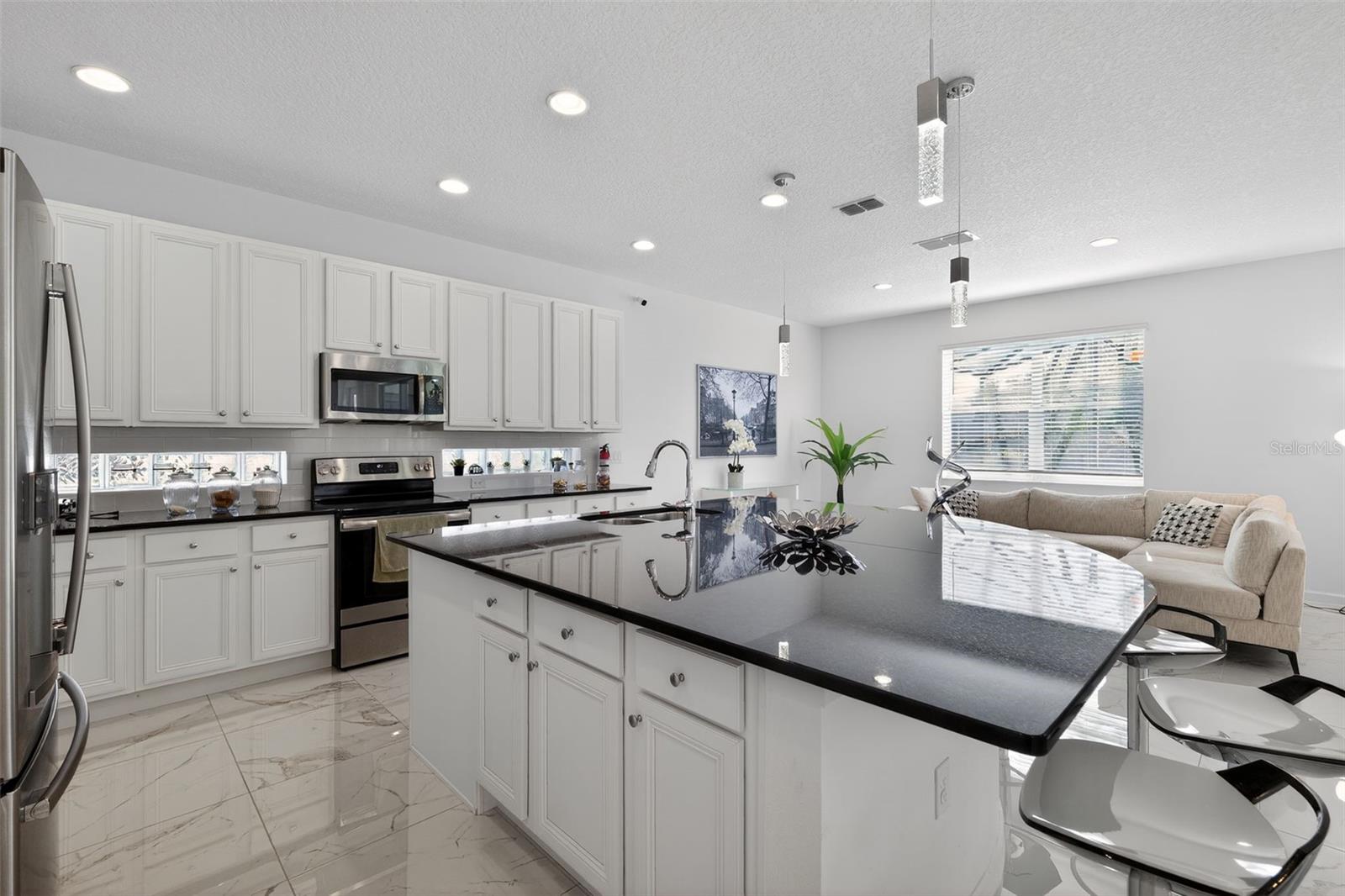 Image 7 of 37 For 4577 Cabello Loop