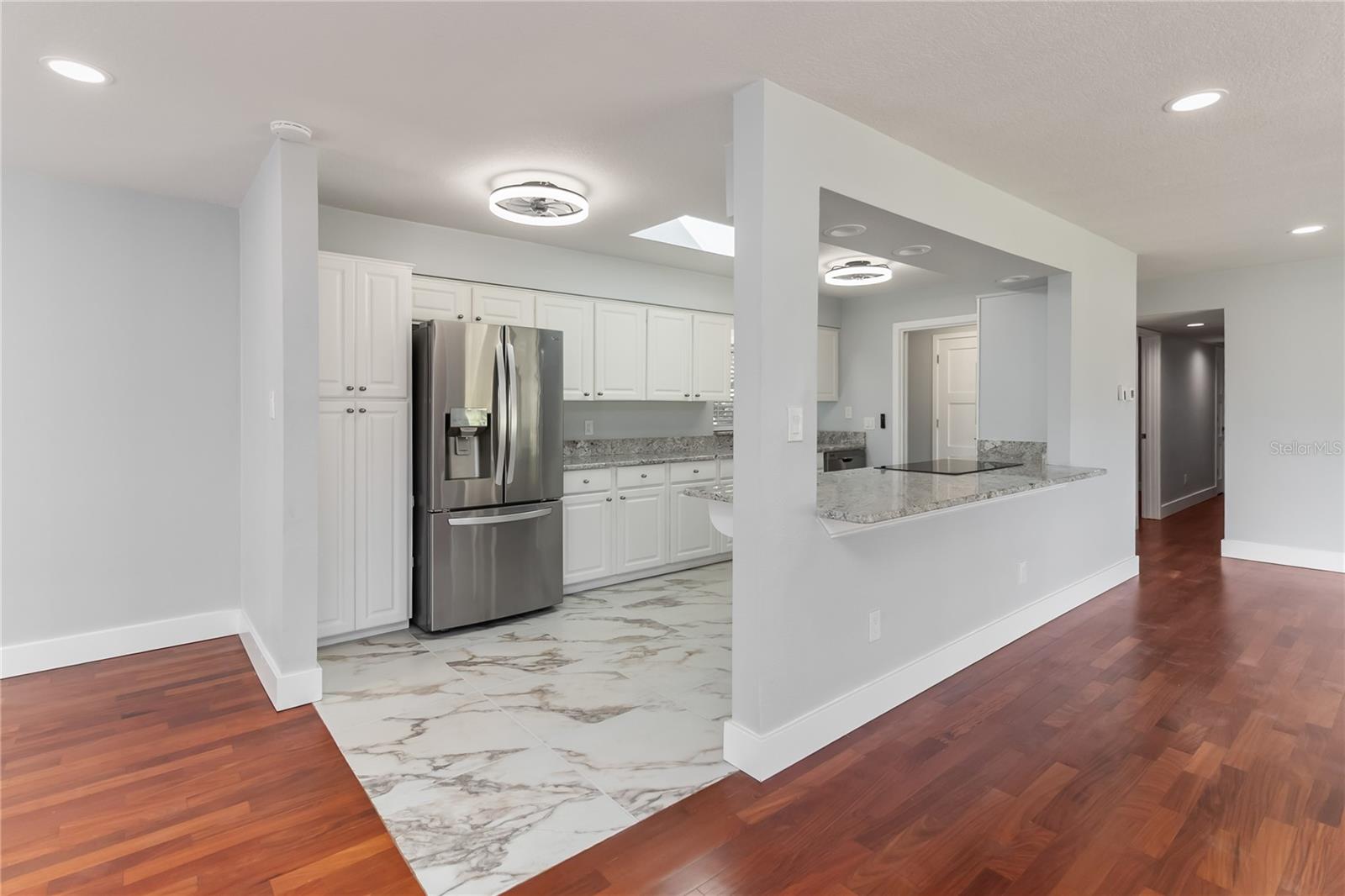 Image 16 of 75 For 3911 Venice Drive