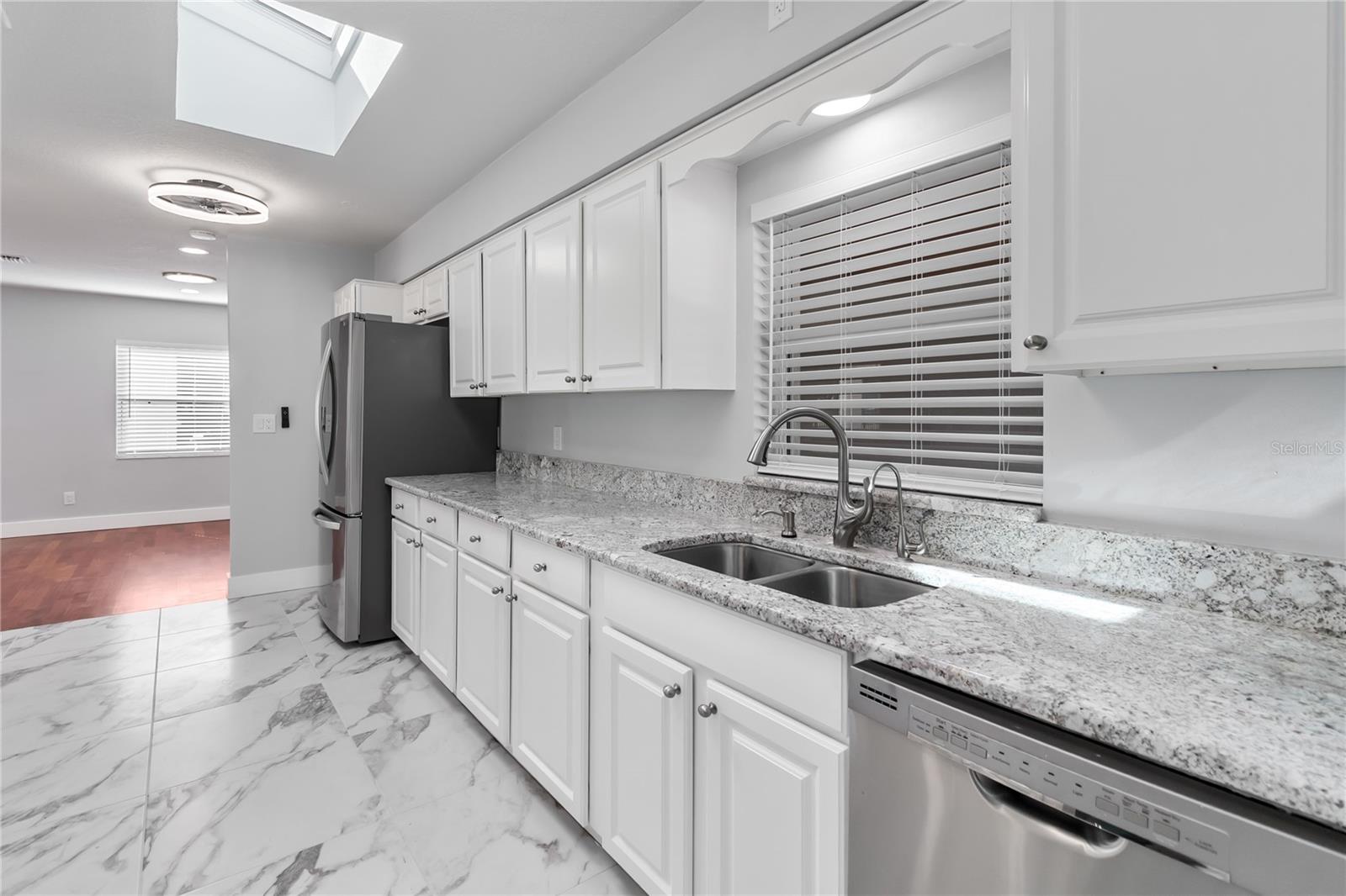 Image 20 of 75 For 3911 Venice Drive