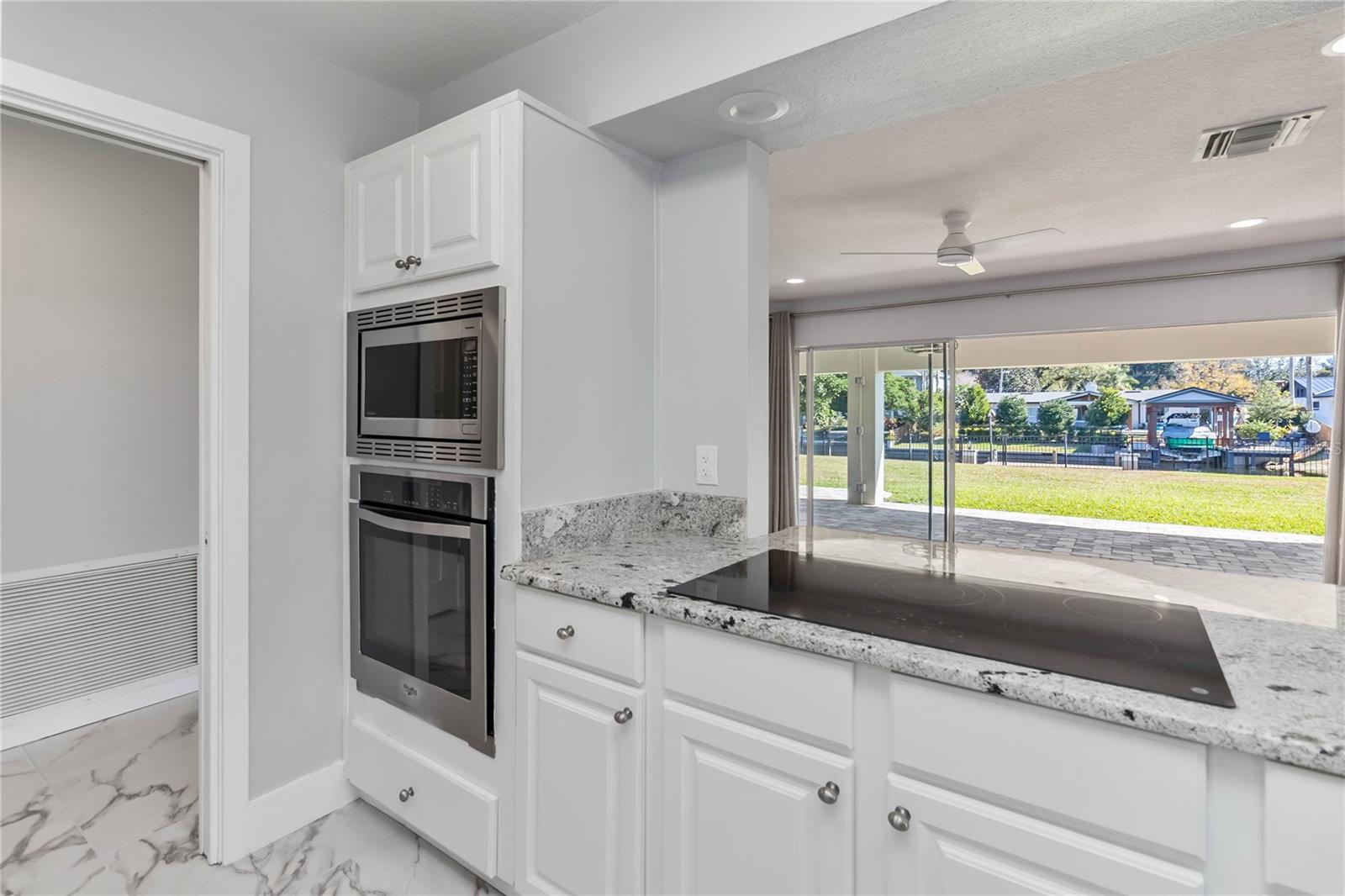 Image 21 of 75 For 3911 Venice Drive