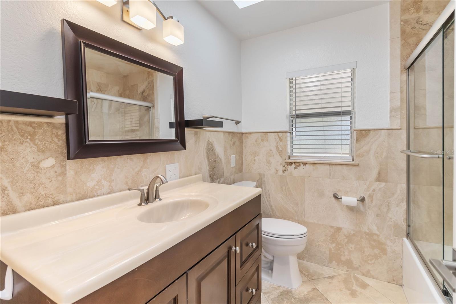 Image 23 of 75 For 3911 Venice Drive