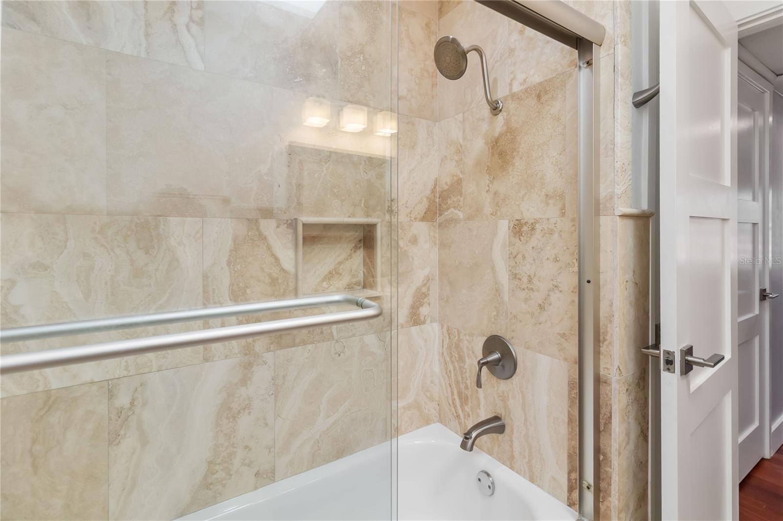 Image 24 of 75 For 3911 Venice Drive