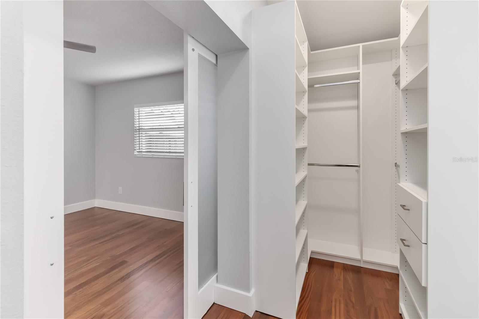 Image 30 of 75 For 3911 Venice Drive