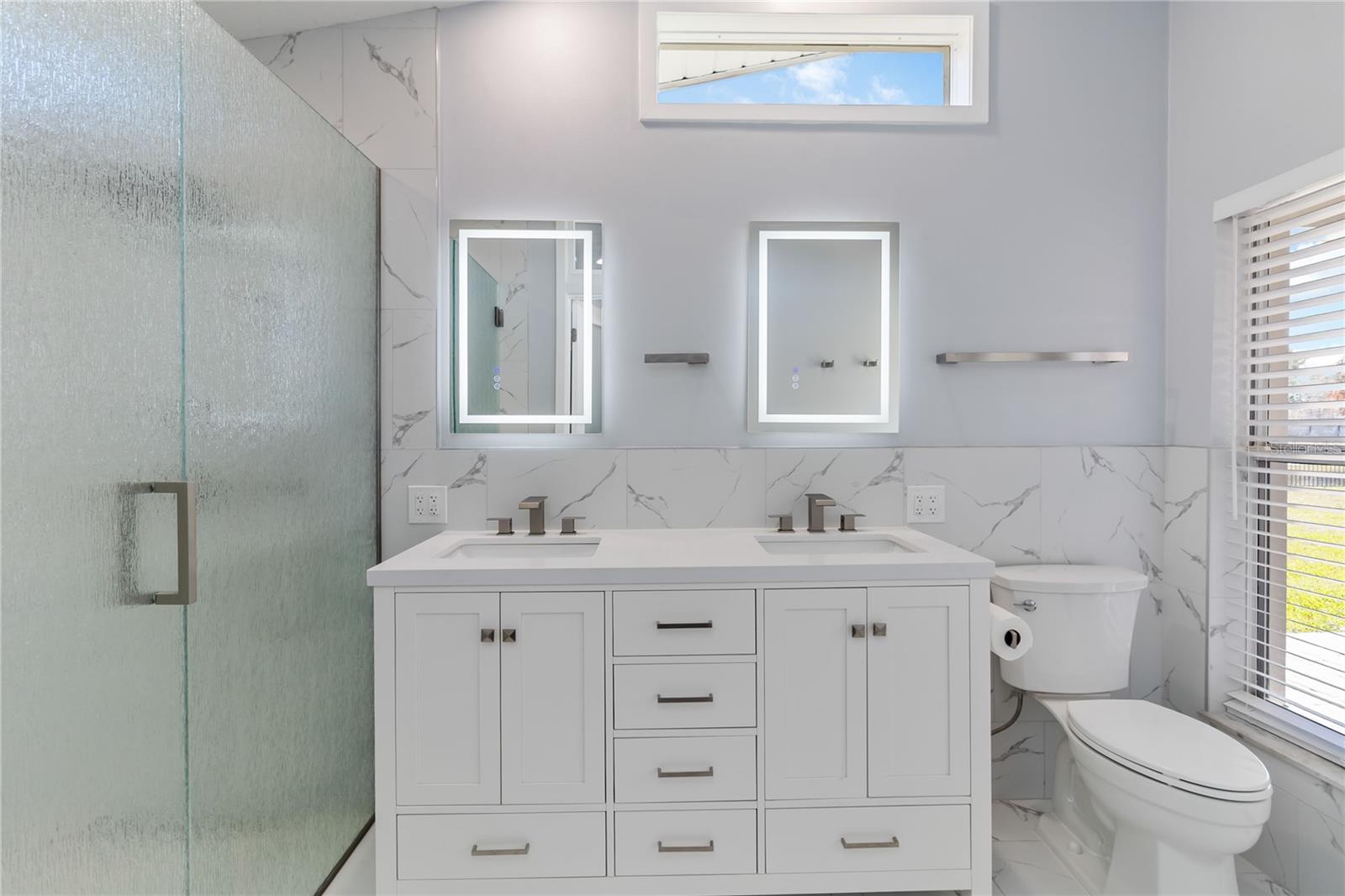 Image 31 of 75 For 3911 Venice Drive