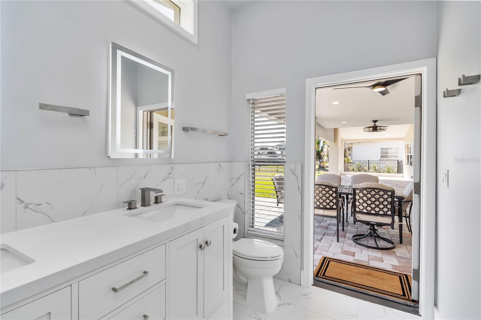 Image 34 of 75 For 3911 Venice Drive