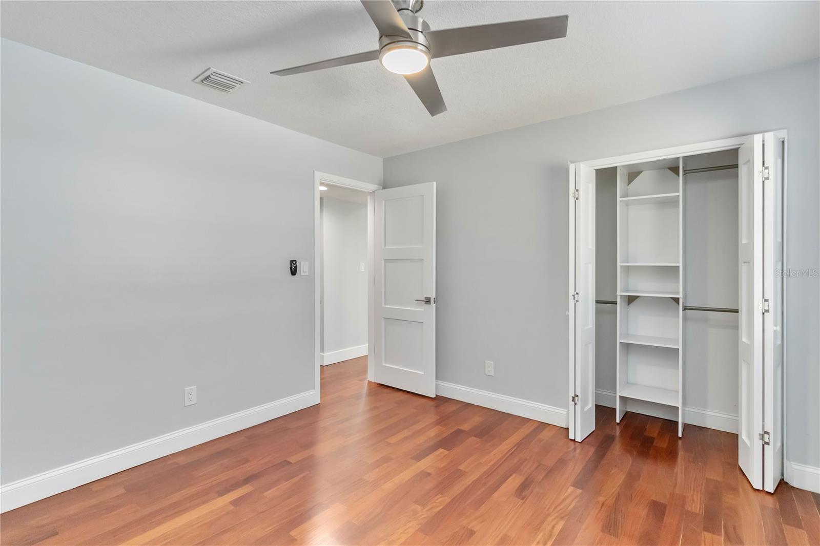 Image 36 of 75 For 3911 Venice Drive