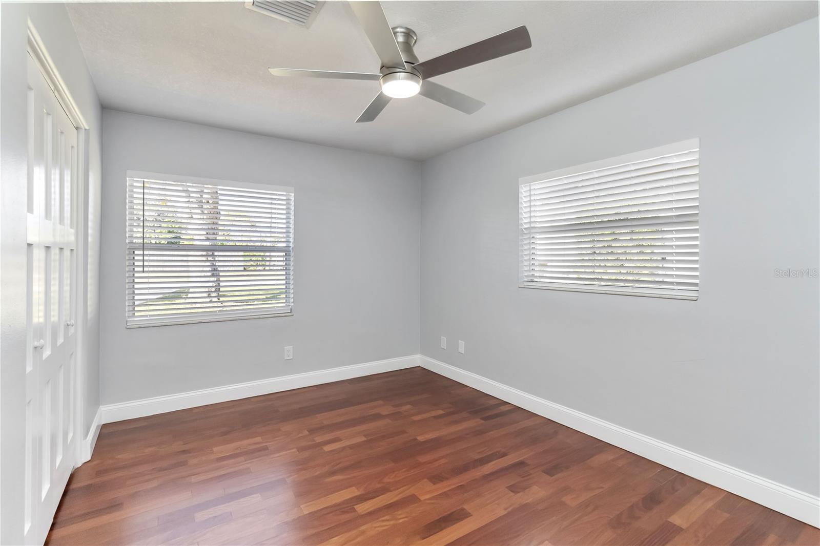 Image 37 of 75 For 3911 Venice Drive