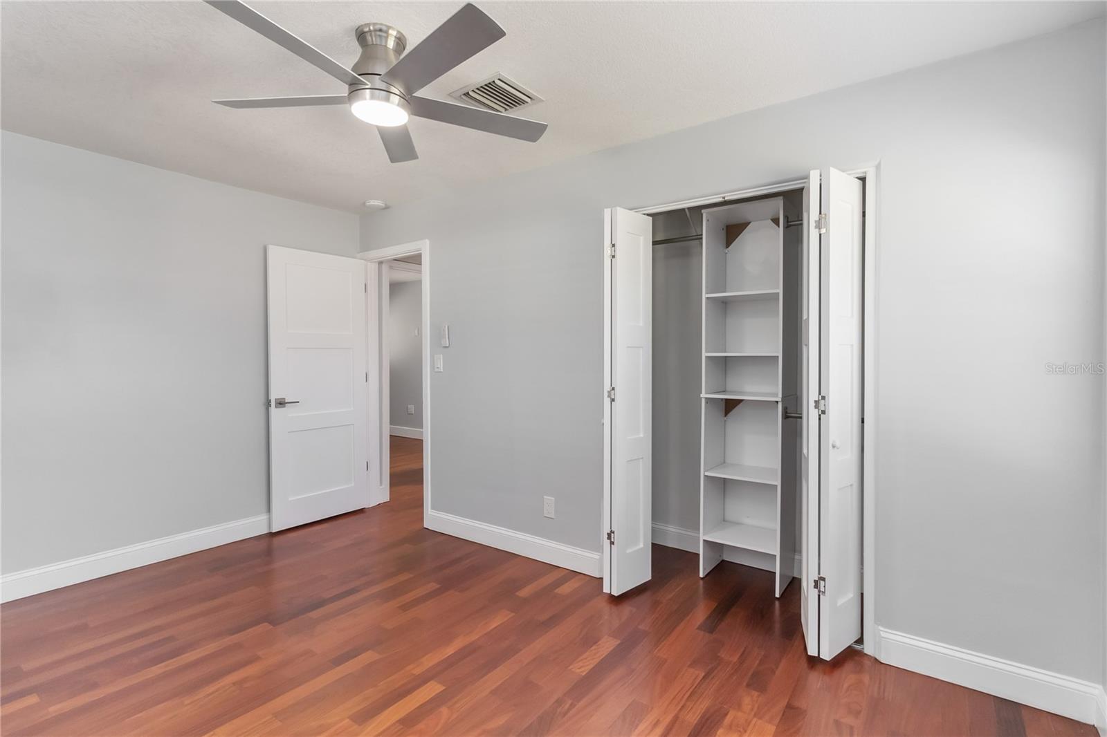 Image 38 of 75 For 3911 Venice Drive